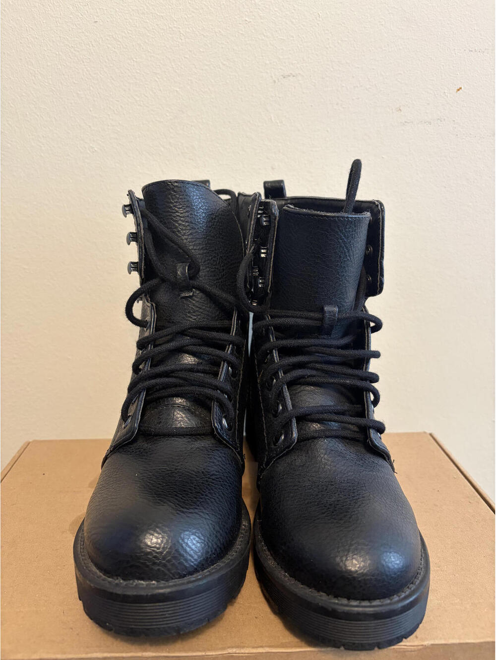 MIA Women's Blk Textured Combat Boots (Size 6)